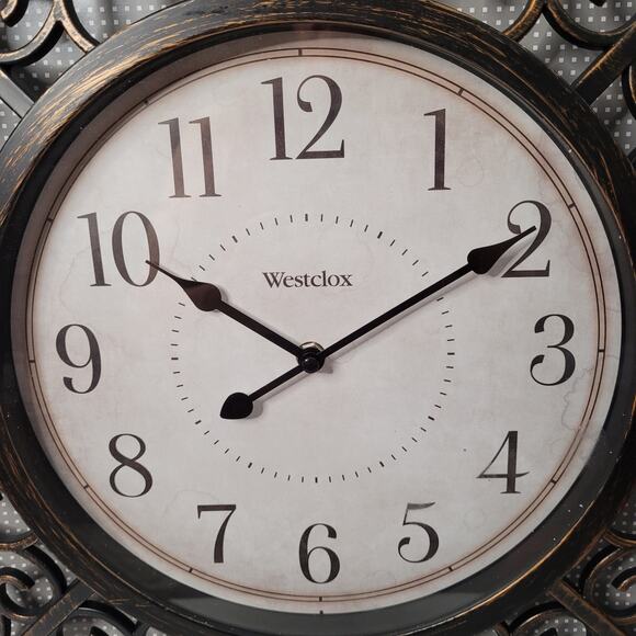 Westclox 20-inch Ornate Scrollwork Wall Clock. - Picture 2 of 8